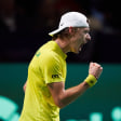 Alex de Minaur jubelt bei seinem Sieg gegen Botic van de Zandschulp.