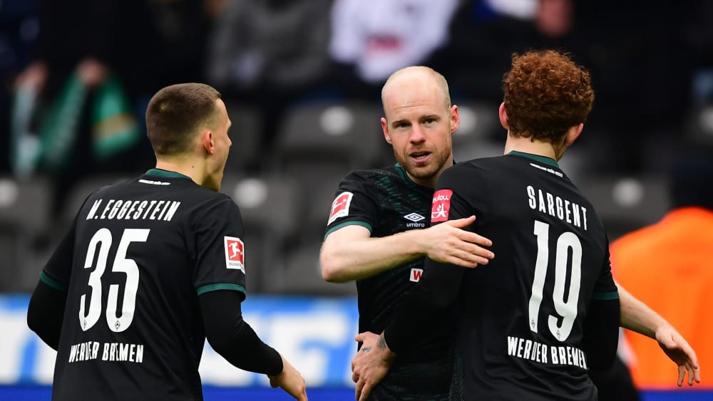 Davy Klaassen gratuliert Josh Sargent
