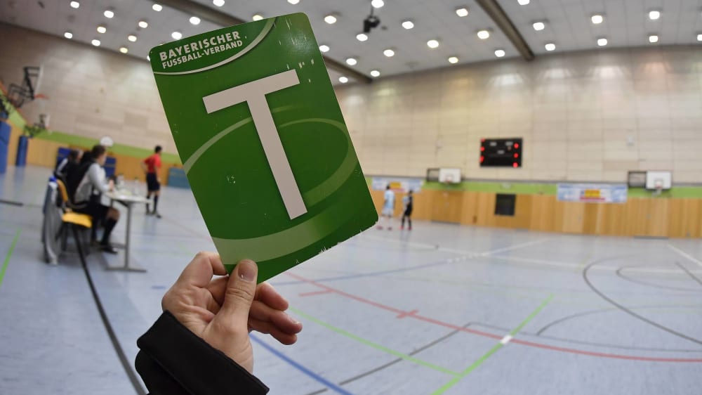 Timeout für den bayerischen Hallenfußball. Der BFV sagte am Samstag alle Hallenmeisterschaften ab.