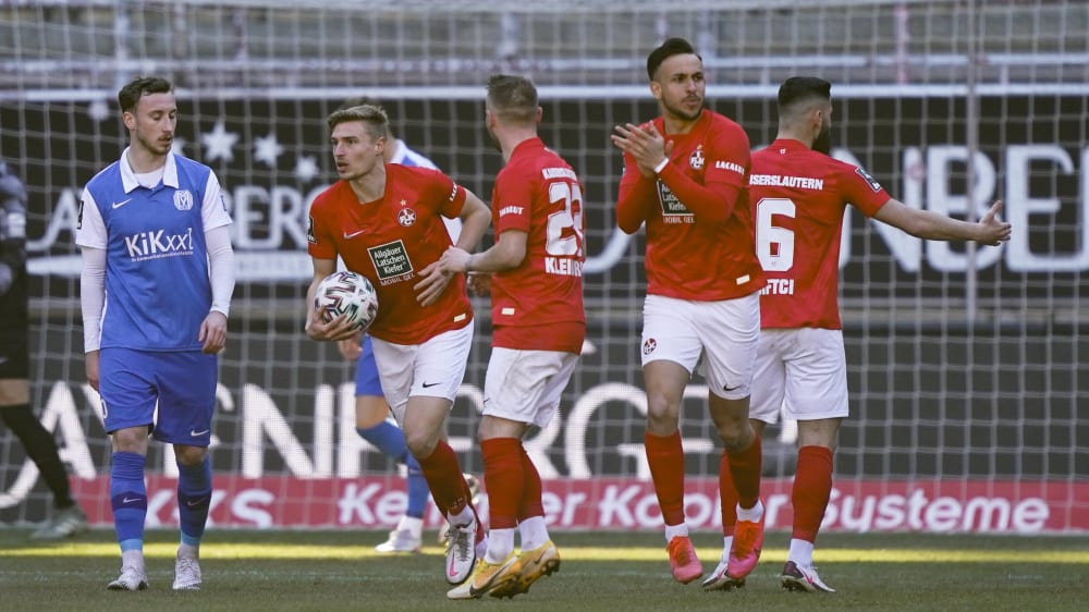 Elias Huth (M.) traf kurz nach seiner Einwechslung zum 2:2-Endstand.