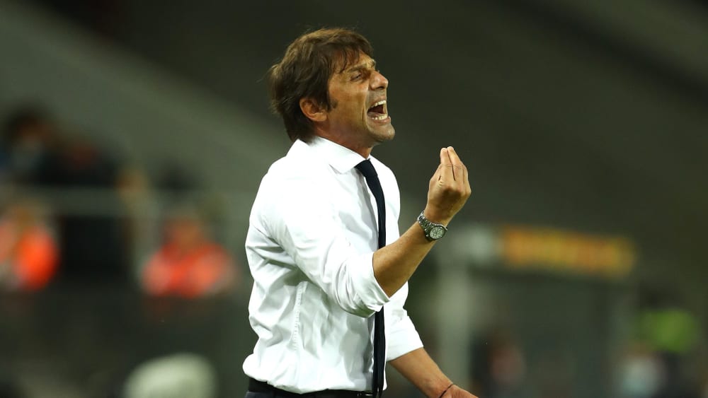 Acquisisce la sua conoscenza: Antonio Conte.