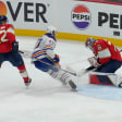 Wie eine Wand: Sergei Bobrovsky bei einem weiteren Save gegen die Oilers.