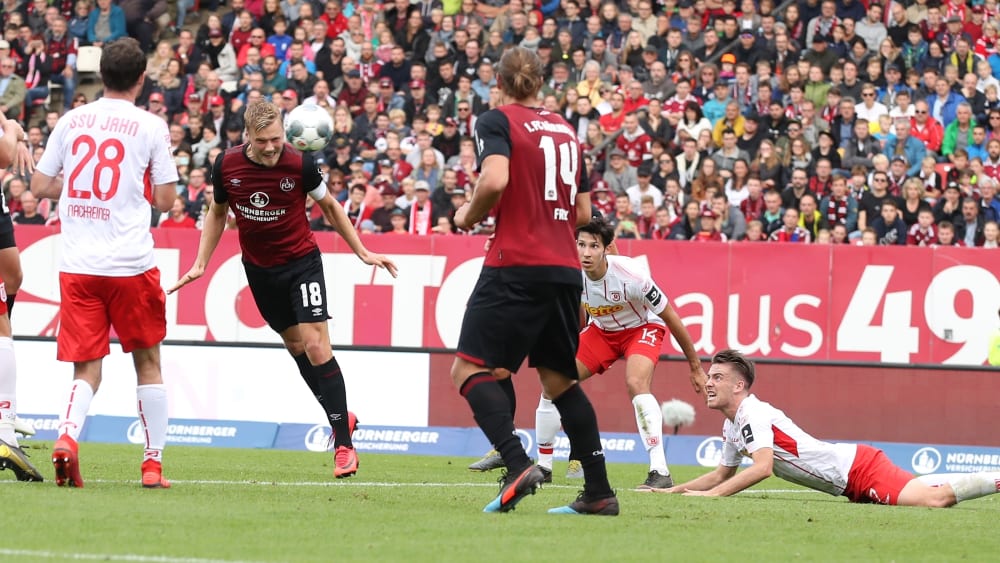 Hanno Behrens köpft das 1:0