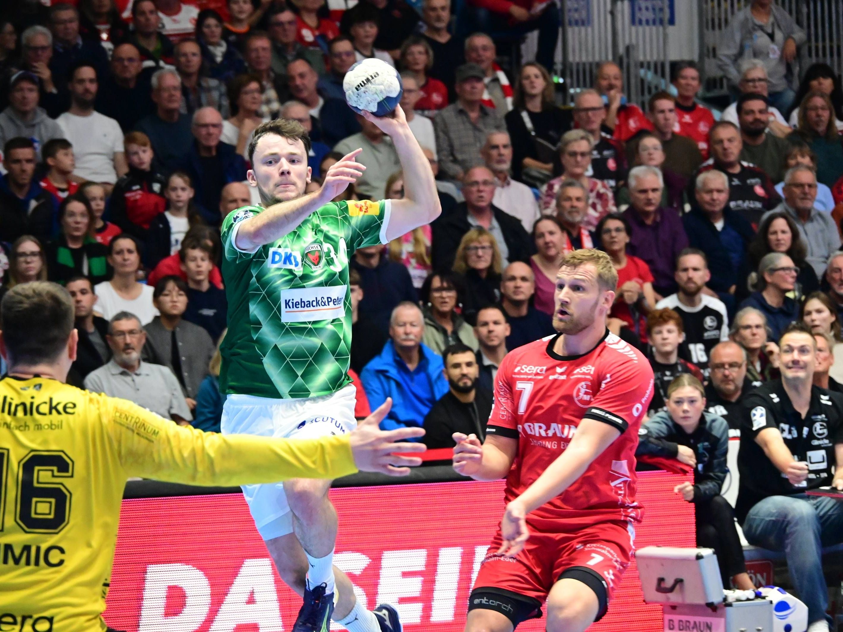 Handball Bundesliga Melsungen bezwingt Füchse Berlin Bittere Woche