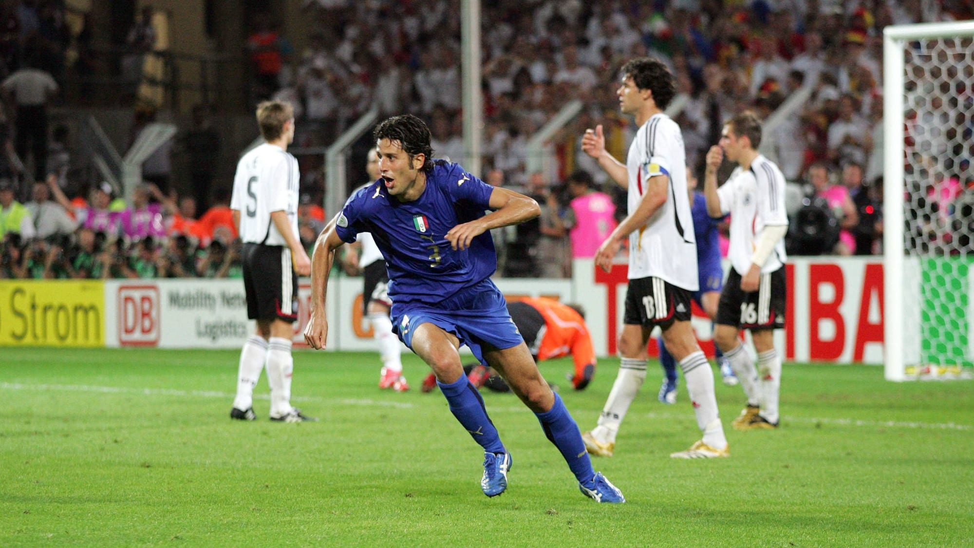 Fabio Grosso jubelt gegen Deutschland 2006