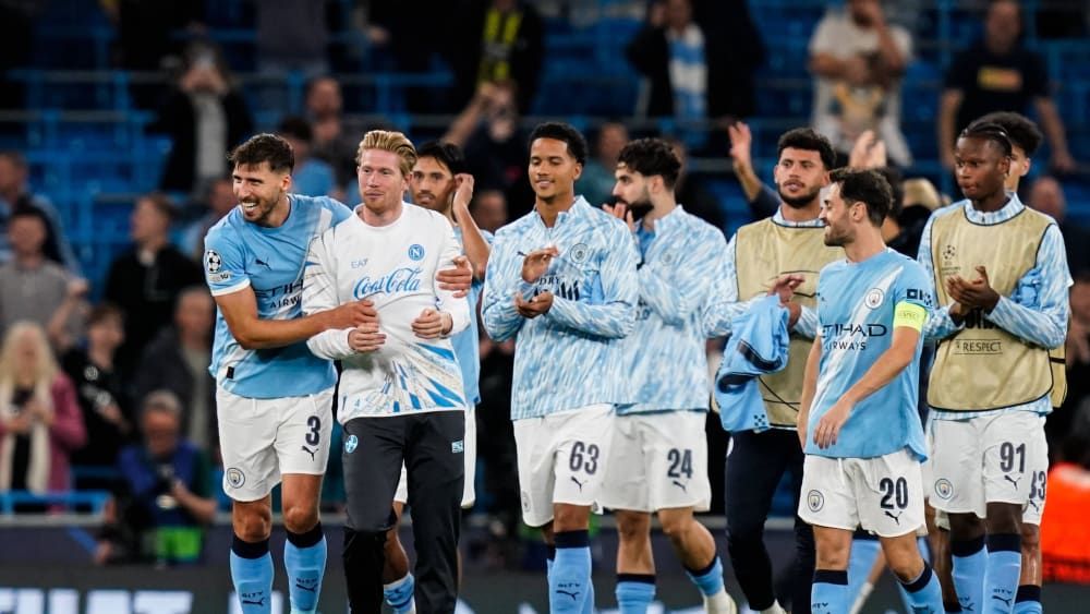 Farewell with old colleagues: After the final whistle, Kevin De Bruyne did a lap of honor with the City players.