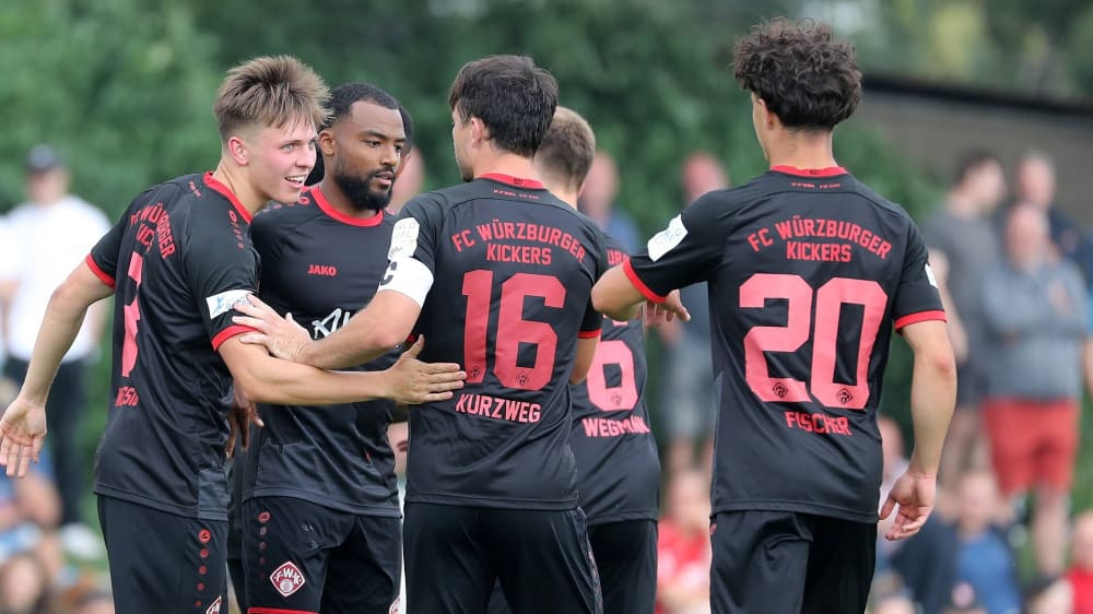 Der Test gegen Rot-Weiß Erfurt endete jüngst mit 2:2: In der Liga wollen die Kickers in diesem Jahr die Nummer eins werden.