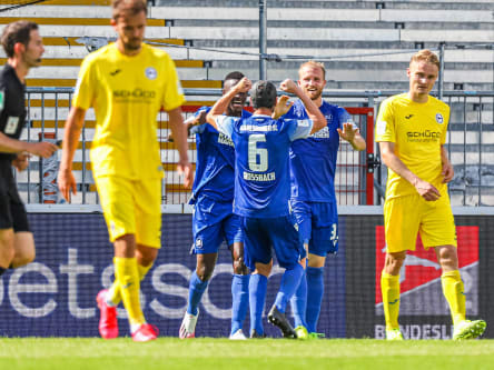 KSC-Torjäger Hofmann traf dreimal gegen Bielefeld - ein Punkt, der viel wert sein kann.
