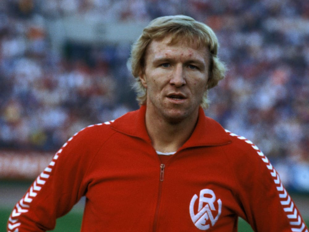 Lebenslauf | Horst Hrubesch. Die Biografie