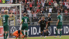 Der Routinier macht's: Rouwen Hennings markiert das 1:0 per Kopf.