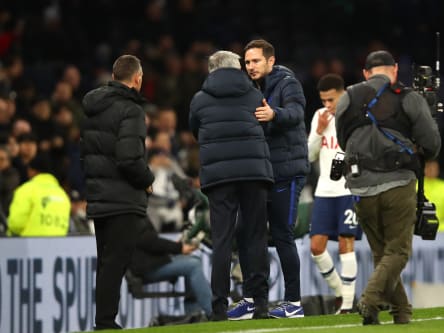 Weggefährten: Die Chelsea-Legenden José Mourinho und Frank Lampard (3.v.r).