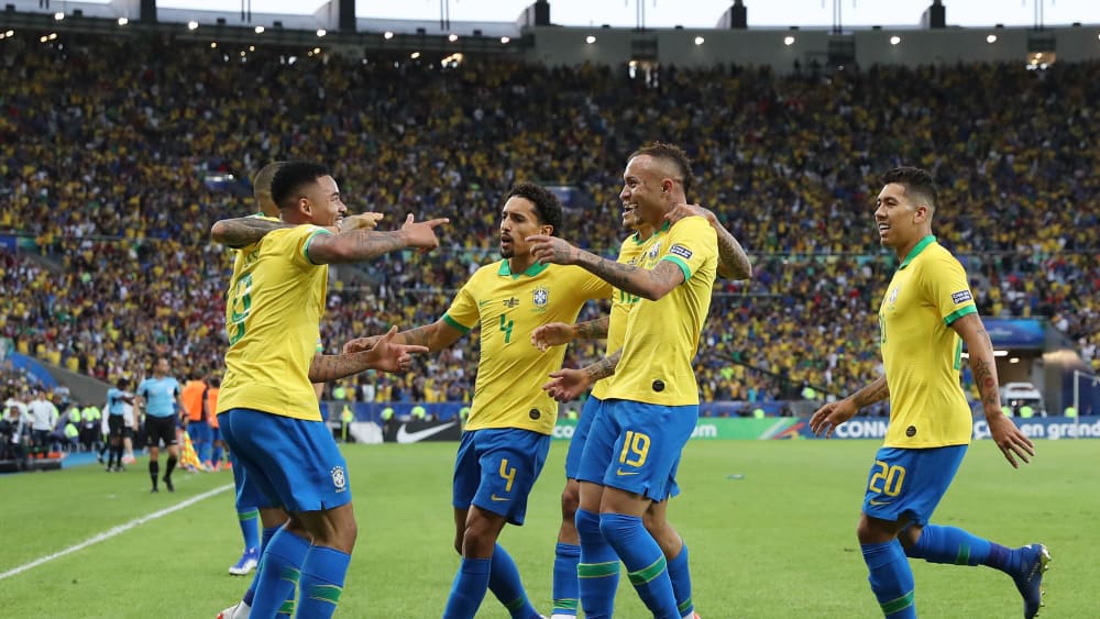 Glücklich: Die Brasilianer bejubeln eines ihrer Tore.