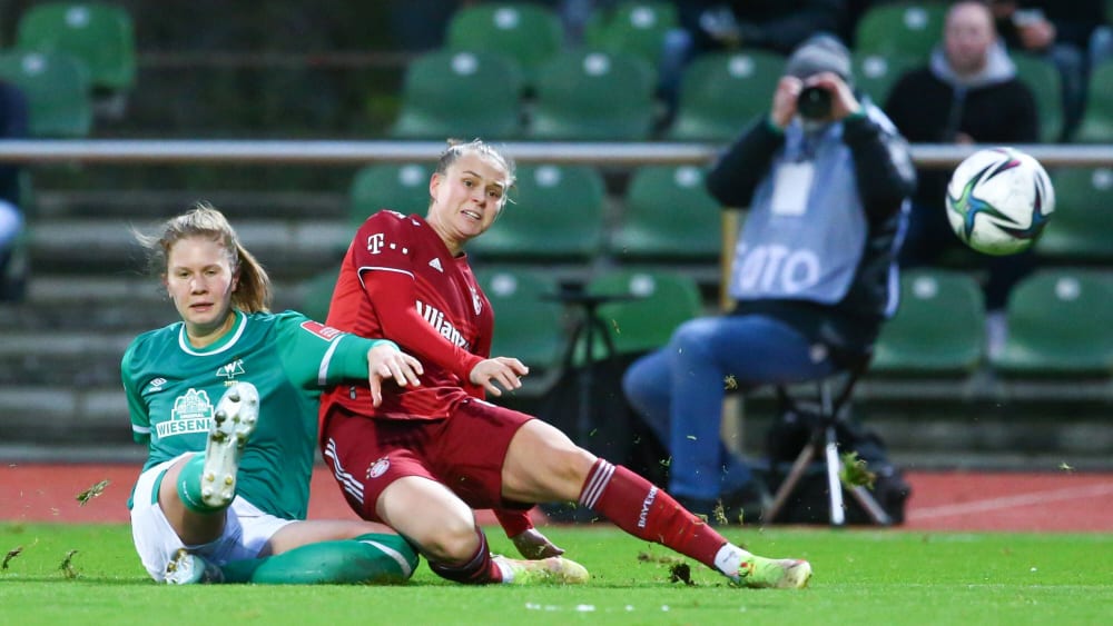 Der Frauen-Fußball in Deutschland soll professioneller werden - auch ohne Ausgliederung.