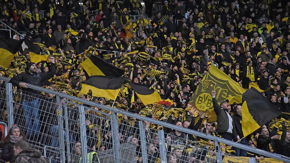 Dortmund-Fans beim letzten Auswärtsspiel in Hoffenheim mit Gästefans im Dezember 2019.