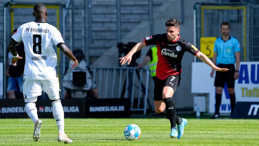Wieder für Kiel am Ball: Ahmet Arslan (re.) kehrt nach beendeter Leihe aus Dresden zurück.