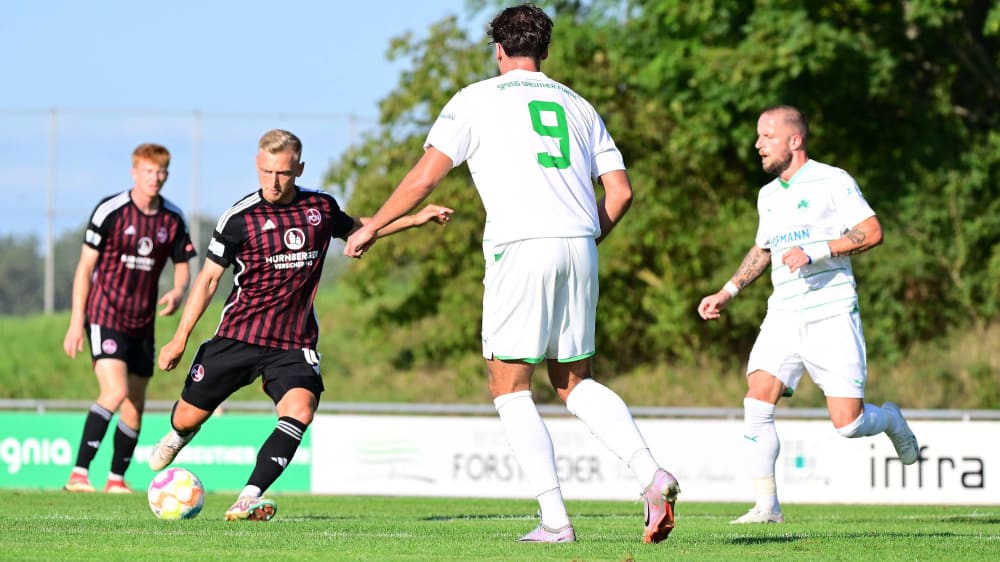 Benedikt Kirsch (am Ball) ist neuer Führungsspieler bei der Club-U-23.
