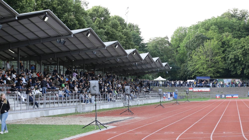 Durch eine Zuschauer-Aktion hofft der 1. FC Phönix Lübeck im Topspiel auf ein gut gefülltes Stadion Buniamshof.