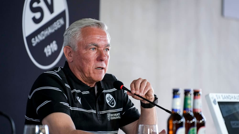 Olaf Janßen hat derzeit viel zu tun in Sandhausen.