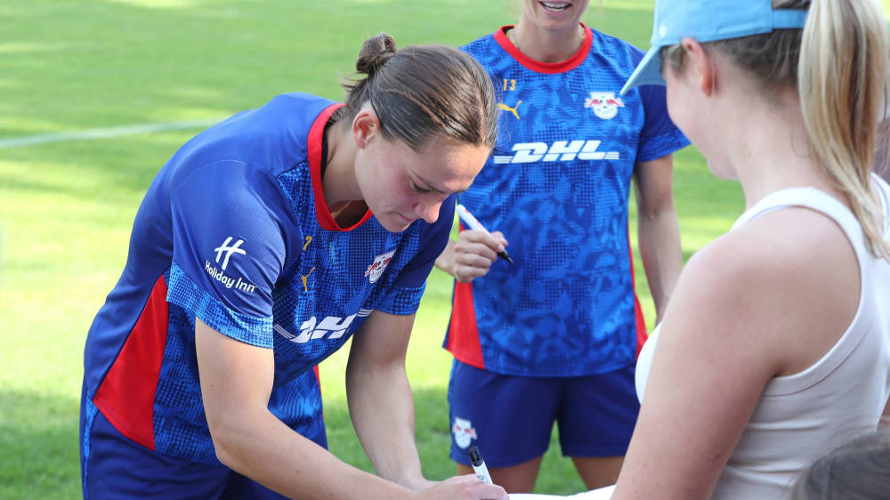  Nationalspielerin Giovanna Hoffmann beim öffentliches Training in Leipzig