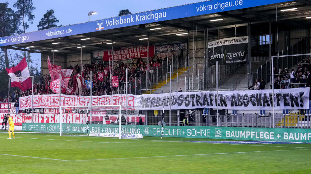 Die Vereine wollen keine Verbandsstrafen mehr für Pyrotechnik zahlen.