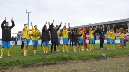 Führt eine "vogelwilde" Liga an: Der 1. FC Lokomotive Leipzig gewinnt auch enge Spiele.