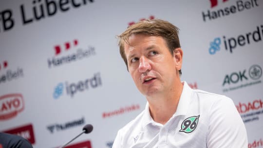 Trainer Daniel Stendel steht mit Hannover 96 II auf Rang drei.