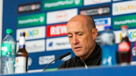 Erkennt die schwierige sportliche Lage an: Jahn-Coach Joseph Enochs.