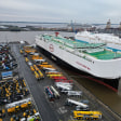 Februar 2023:  Der Autofrachter "BYD Explorer No.1" ist aus dem chinesischen Shenzhen gekommen und legt in Bremerhaven an. An Bord befinden sich 3000 Neuwagen.