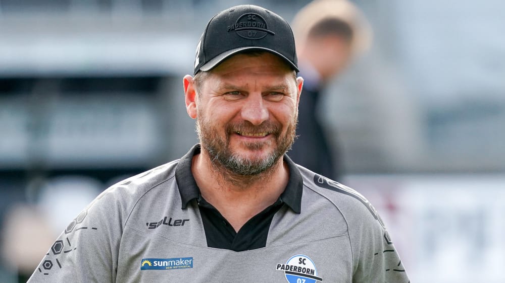 Paderborns Trainer Steffen Baumgart schaut optimistisch in die nahe Zukunft.