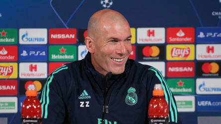Saß in der Loge hinter uns: Zinedine Zidane.