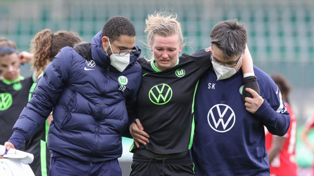 Alexandra Popp hat sich im Pokal-Halbfinale gegen Bayern München nicht schwerer verletzt.