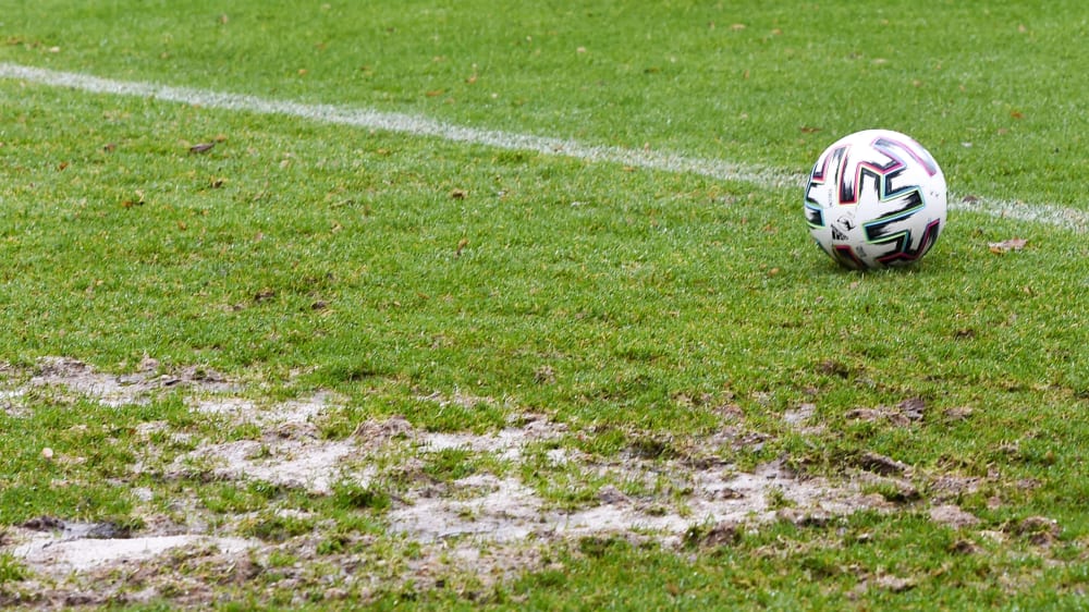 Absage: Der Platz im Sportpark Höhenberg ist unbespielbar.