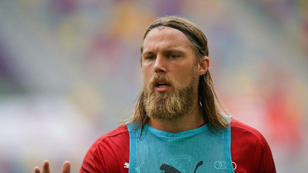 Ingolstadts Björn Paulsen in einem Aufwärmleibchen.
