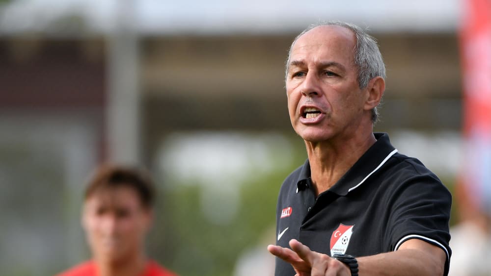 Will den Vorsprung auf Platz zwei um weitere drei Punkte ausbauen: Türkgücü-Trainer Reiner Maurer.
