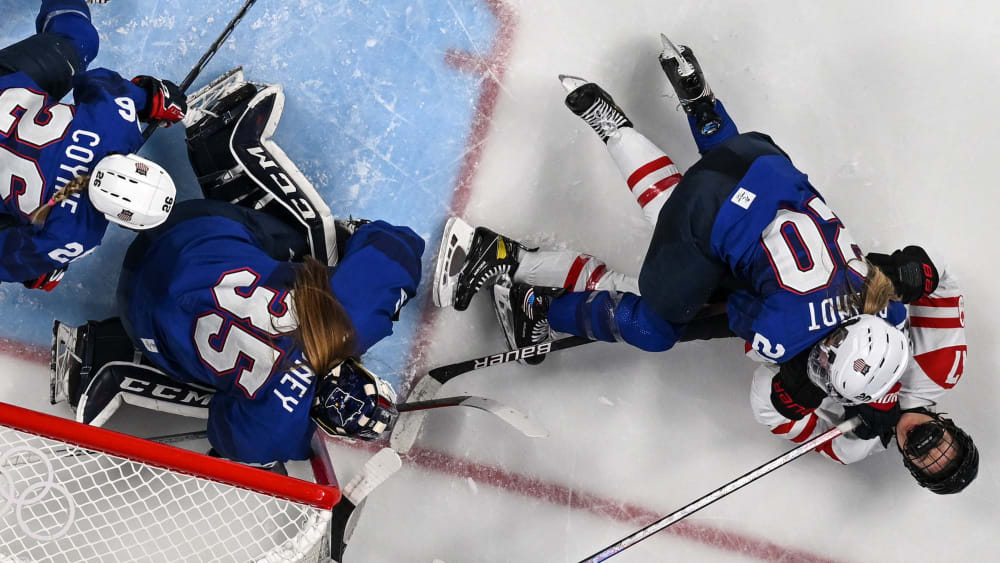Rivalinnen auf Eis: Kanadas Jamie Lee Rattray (re.) gegen Hannah Brandt.