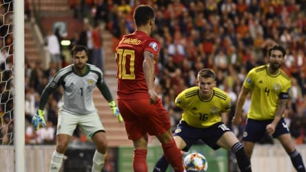 Flanke zum 1:0: Eden Hazard bedient Romelu Lukaku.