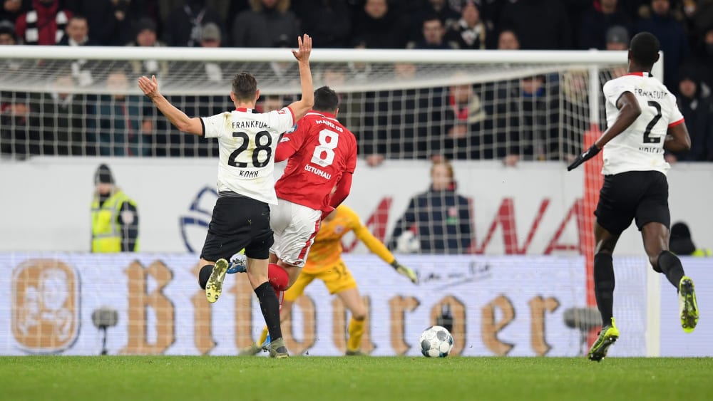Dominik Kohr (li.), Levin Öztunali (Mi.)