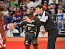 Basketball, Turkish Airlines Supercup 2026, Türkei - Kroatien, Barclays Arena (Hamburg), 22.08.2026, Finale Alex Mumbru (DEUTSCHLAND, Cheftrainer Bundestrainer) gibt Dennis Schröder ( 17, DEUTSCHLAND, Teamkapitän, Point Guard, Cleveland Cavaliers) Anweisungen fürs Spiel Hamburg Deutschland *** Basketball, Turkish Airlines Super Cup 2026, Turkey vs. Croatia, Barclays Arena Hamburg, August 22, 2026, Final: Alex Mumbru (GERMANY), head coach of the German national team, gives Dennis Schröder (GERMANY), team captain and point guard for the Cleveland Cavaliers, instructions for the game in Hamburg, Germany