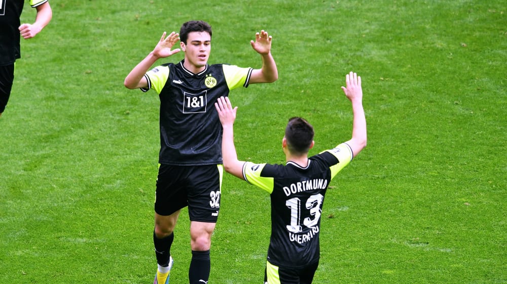 Dortmunds Youngster Giovanni Reyna (li.) bejubelt seinen Treffer gegen Bremen.