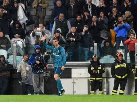 Cristiano Ronaldo dankt den Juve-Fans für den Applaus.