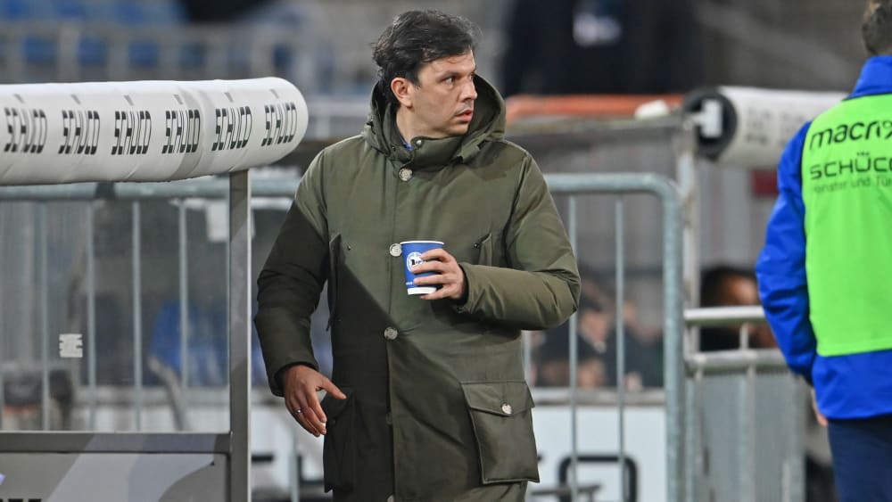 Hat die Spieler der eigenen Mannschaft kritisiert und Nachbesserungen angekündigt: Bielefelds Geschäftsführer Sport Samir Arabi.
