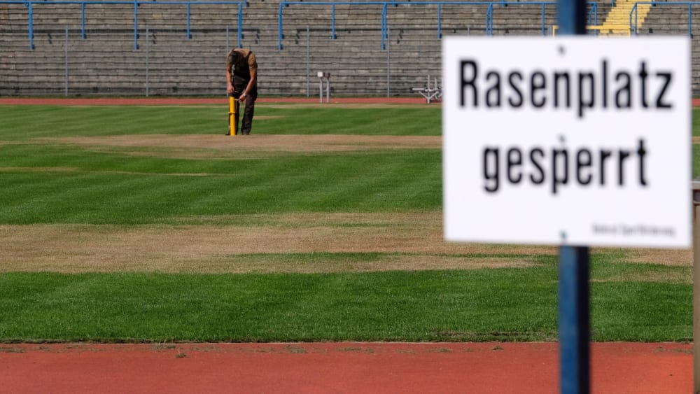 Im Paul-Greifzu-Stadion in Dessau kann das Pokalspiel zwischen Ottensen und Leipzig nicht stattfinden.
