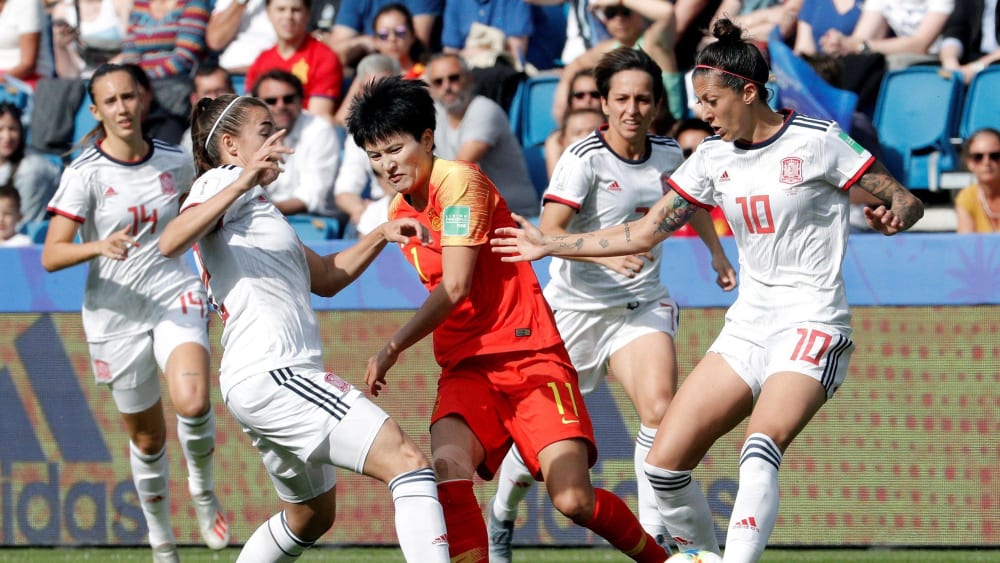 Gedoppelt: Shanshan Wang hat es mit gleich zwei Gegenspielerinnen zu tun.