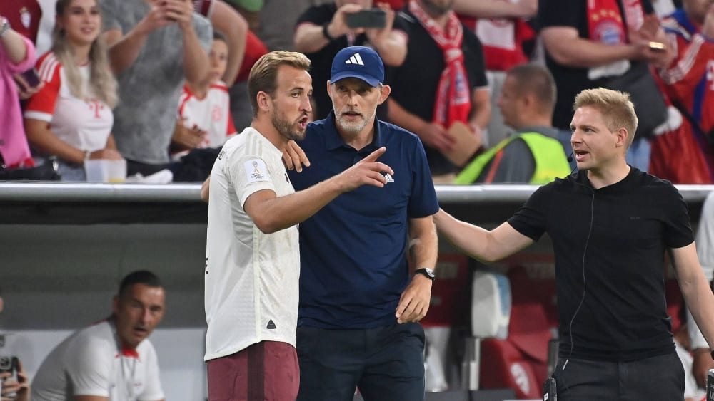 Hoffnungsträger Harry Kane im Austausch mit Bayern-Coach Thomas Tuchel.