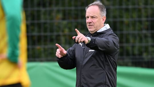 Fürths Coach Alexander Zorniger fordert mehr Biss.