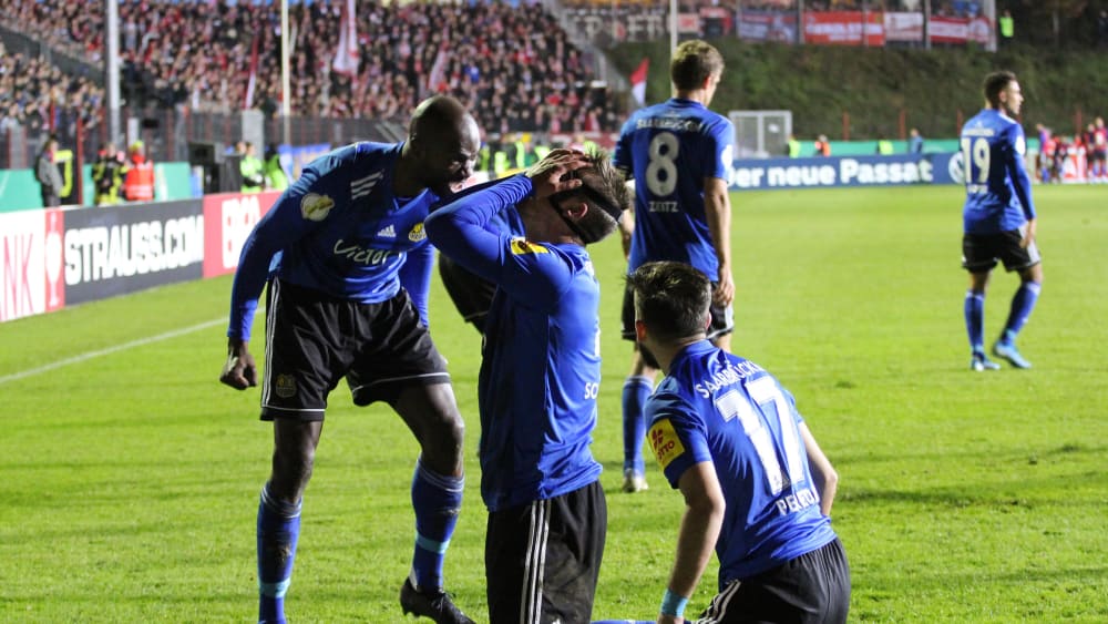 Unglaublich: Der 1. FC Saarbrücken zwingt den 1. FC Köln in die Knie.