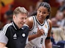 Bundestrainer Olaf Lange lacht mit Nyara Sabally Aktion Oberkörper Basketball FIBA World Cup Weltmeisterschaft Frauen WM Saison 2026 2027 08.09.2026 DBB Deutschland GER vs Südkorea KOR *** National Team Coach Olaf Lange laughs with Nyara Sabally; Upper Body; Sports; Basketball; FIBA World Cup; Women s World Championship; 2026-2027 Season; August 9, 2026; DBB; Germany (GER) vs. South Korea (KOR)