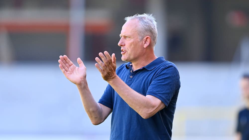 Christian Streich steht seit zehneinhalb Jahren als Cheftrainer an der Seitenlinie des SC Freiburg.