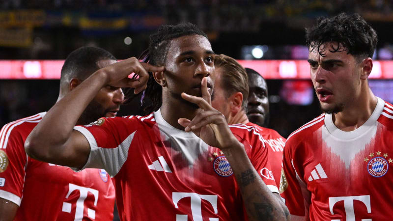Bayern Monachium kontra Boca Juniors - FIFA Club World Cup MIAMI, FLORYDA - 20 CZERWCA: Olise Michael z Bayernu Monachium świętuje po strzeleniu drugiego gola dla swojej drużyny podczas meczu Bayern Monachium kontra Boca Juniors w ramach FIFA Club World Cup 2025 na Hard Rock Stadium 20 czerwca 2025 r. w Miami Gardens na Florydzie. Miami Gardens Hard Rock Stadium Floryda Stany Zjednoczone Prawa autorskie: xIMAGOx xPhotoCero5x xLucianoxBisbalx