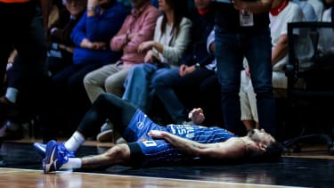ANTALYA, TURKEY - NOVEMBER 14: Shane Larkin, #0 of Anadolu Efes Istanbul injured during the EuroLeague match between Anadolu Efes Istanbul and FC Bayern Munich at Antalya Sports Complex on November 14, 2025 in Antalya, Turkey. (Photo by Cenk Ozel/Euroleague Basketball via Getty Images)